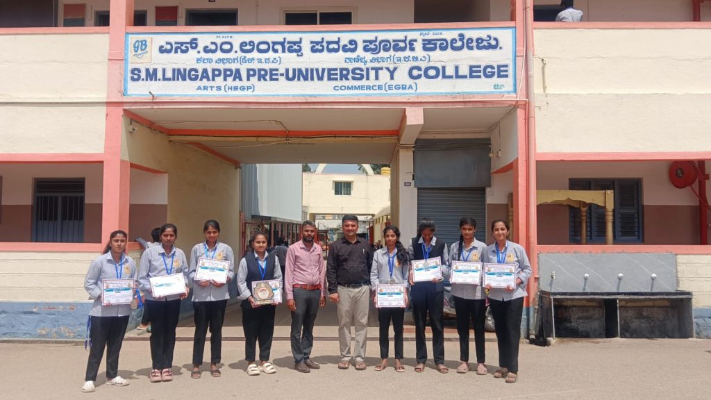 ಎಸ್.ಎಂ.ಲಿಂಗಪ್ಪ ಪದವಿ ಪೂರ್ವ ಕಾಲೇಜಿನ ವಿದ್ಯಾರ್ಥಿನಿಯರು ತಾಲ್ಲೂಕು ಮಟ್ಟದ ಬಾಲಕಿಯರ ವಾಲಿಬಾಲ್‌ ಪಂದ್ಯದಲ್ಲಿ ದ್ವಿತೀಯ ಸ್ಥಾನ ಪಡೆದಿರುತ್ತಾರೆ.